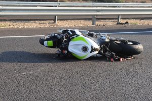 Portland, OR — Motociclista gravemente herido después de chocar con un oficial de policía en la intersección de SE 92nd Ave y SE Holgate Blvd